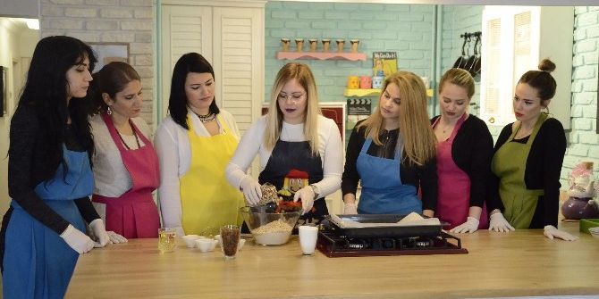 Ofisinde Mutfak Kurdu, Az Kalorili Yemek Yapmayı Öğretiyor