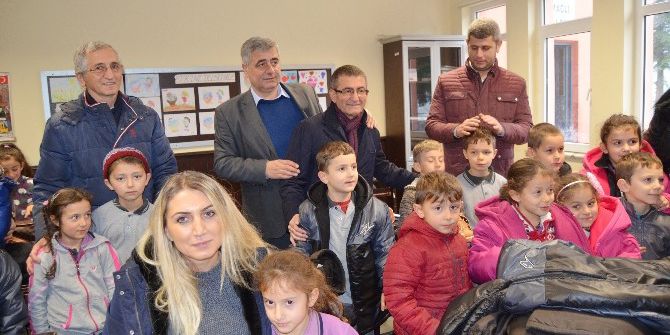 Trabzon’da Öğrencilere Yeni Yıl Hediyeleri Beylikdüzü Belediyesi’nden