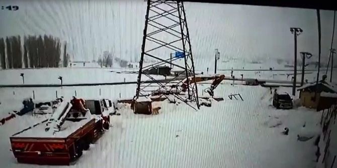 3 Kişinin Ezildiği Trafik Kazası Güvenlik Kamerasına An Be An Yansıdı