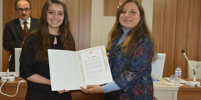 Yök’ten Düzce Üniversitesi Birincilerine Kutlama Belgesi
