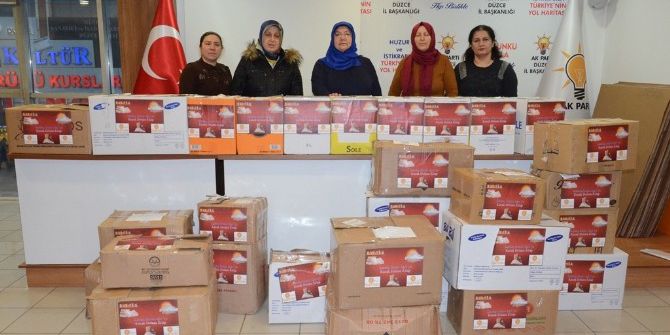 Kardeş İle Kucak Dolusu Kitap