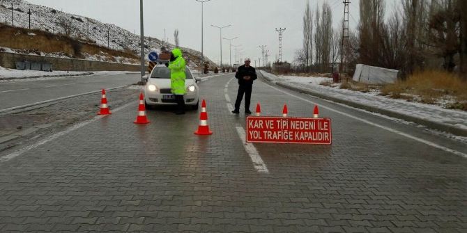 Sivas-malatya Karayolu Trafiğe Kapandı