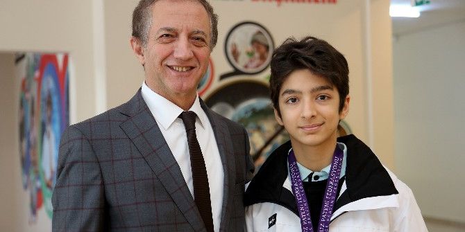 İhlas Eğitim Kurumları Öğrencisi Buz Pateninde Türkiye İkincisi