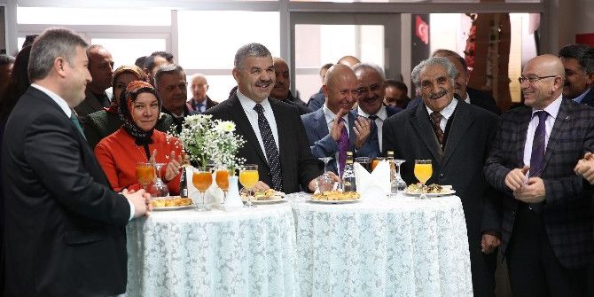 Büyükşehir Belediye Başkanı Mustafa Çelik, "Beş Yıldızlı Okullar Yapıyoruz"