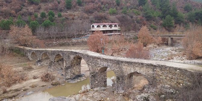 Tarihi Taş Köprü Yıllara Meydan Okuyor