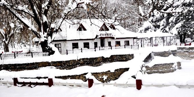 Seydişehir’de Beyaza Bürünen Kuğulu Park’ta Kartpostallık Fotoğraflar