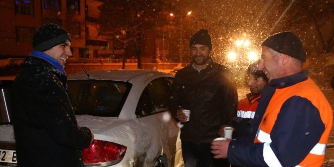 Başkan Altay, Belediye Ekipleriyle Kar Nöbetinde