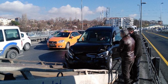 Küçükçekmece’de 10 Araç Birbirine Girdi