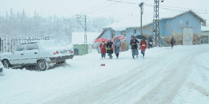 Çelikhan’da Kar Nedeniyle Okullar Tatil Edildi