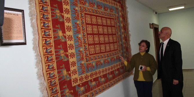 Pazırık Halısı, Niğde Valiliği’nde Sergileniyor