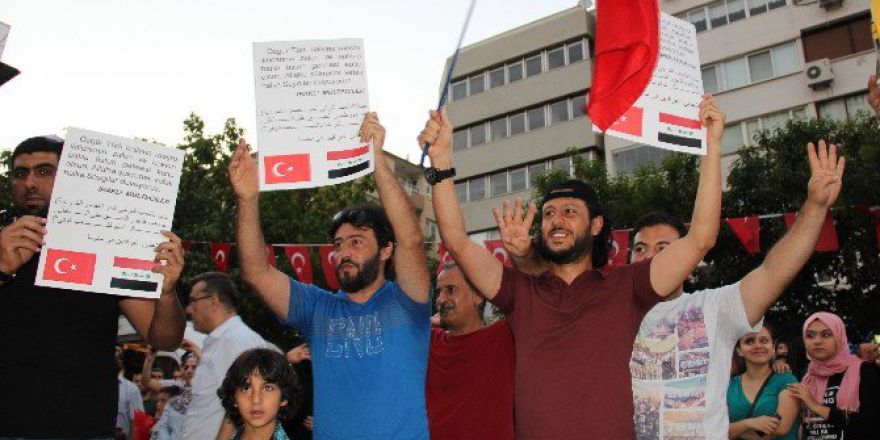 Manisalılar Demokrasi Bayramını Kutluyor