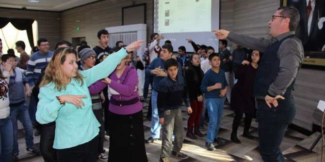 Zihinsel Engelli Öğrencinin Polis Aşkı