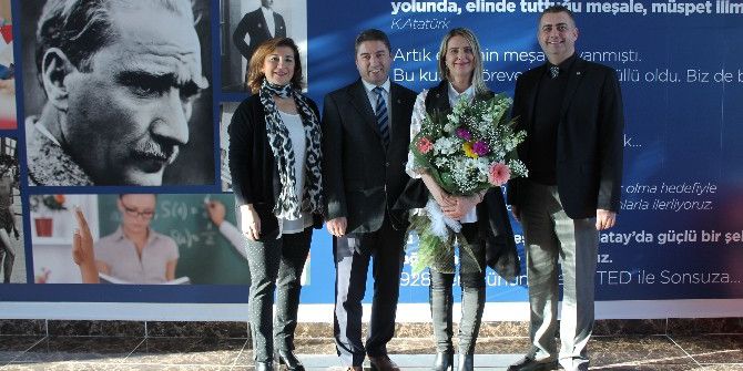 Yazar-şair Melek Özlem Sezer Ted Hatay Koleji’nde