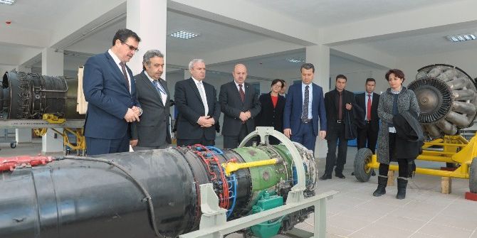 Vali Çelik, Sabiha Gökçen Mesleki Ve Anadolu Teknik Lisesi’ni Ziyaret Etti