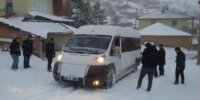 Yolda Kalan Öğretmenlere Zor Anlar Yaşattı
