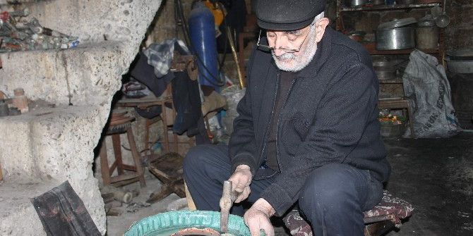 Siirt’te Bakırcılık Kaybolmaya Yüz Tutmuş Meslekler Arasına Girdi