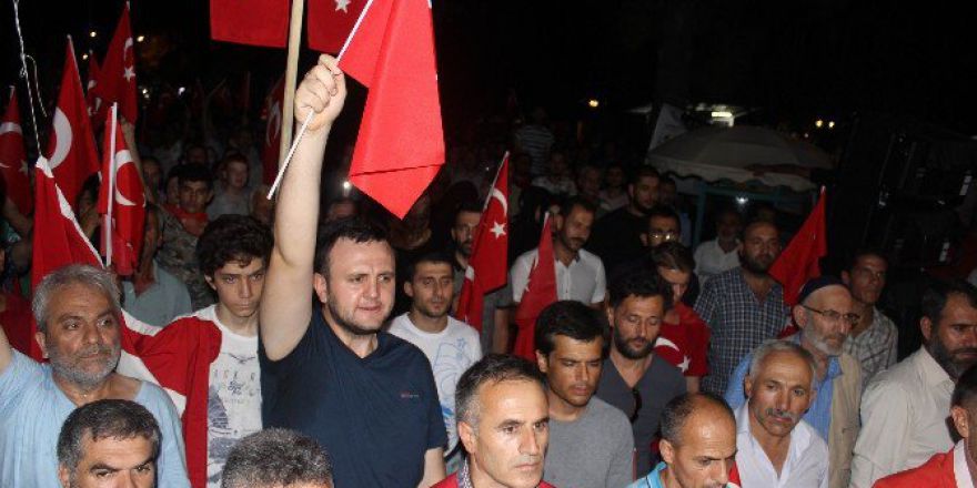 Darbe Girişimine Karşı Tekirdağlılar Sokakta Durmaya Devam Ediyor