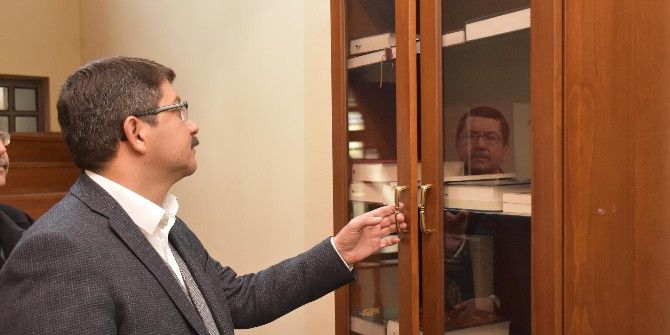 Şehzadeler’den Yazma Eserler Kütüphanesi’ne Destek