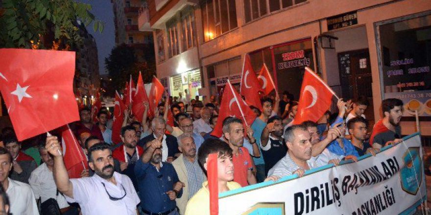 Erdoğan’ın Çağrısı Üzerine Binlerce Kişi Meydanlara İndi