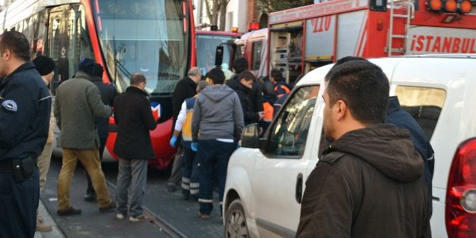 Tramvayın Çarptığı Vatandaş Hayatını Kaybetti