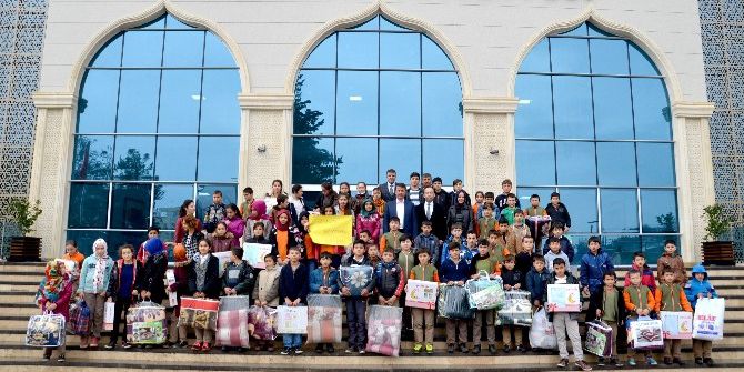 Öğrencilerden Türkmenlere Battaniye