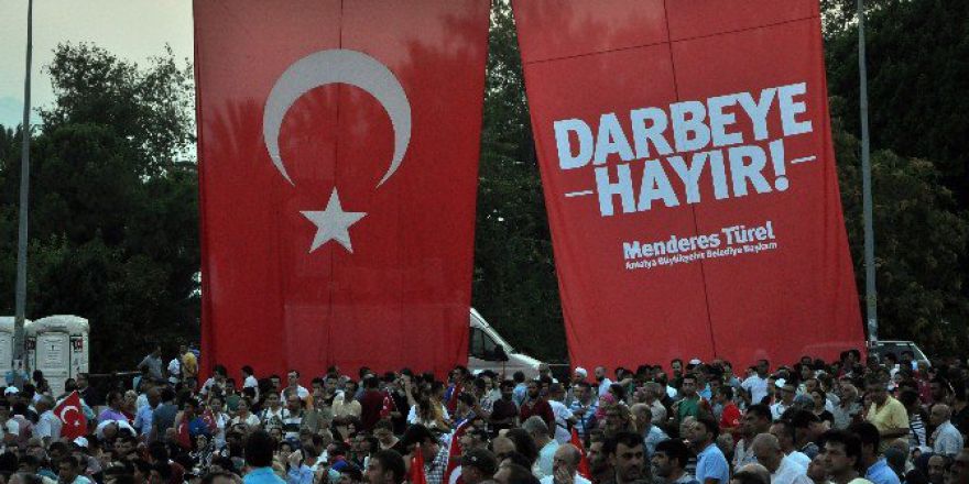 Antalya’da Darbe Teşebbüsüne Tepkiler Devam Ediyor