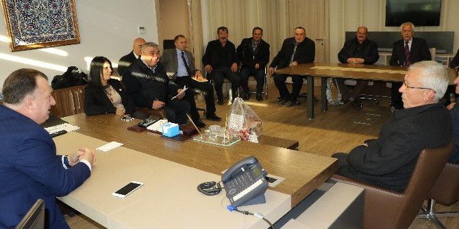 Muhtarlardan Manisa Büyükşehir’e Çiçekli Teşekkür