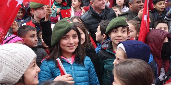 Öğrencilerden Jandarmaya Moral