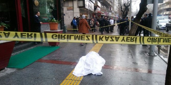 Otelin 6’ncı Katından Düşerek Öldü