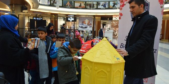 Minik Öğrencilerden Mektup Yazma Etkinliği