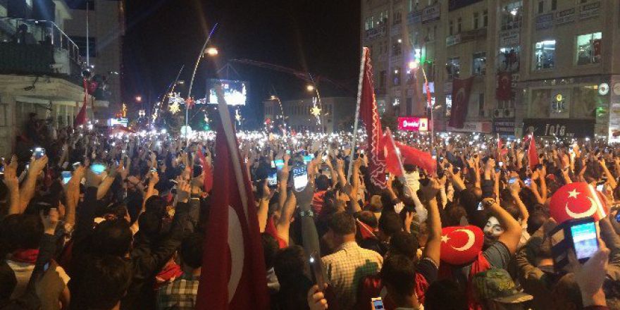 Erzurum’da Bayrak Yürüyüşü