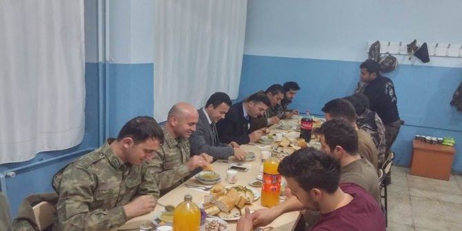 Kaymakam Uzan Özel Harekat Polisleriyle Bir Araya Geldi