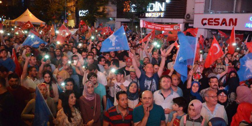 Eskişehir Darbe Girişimine Karşı Nöbetine Devam Ediyor