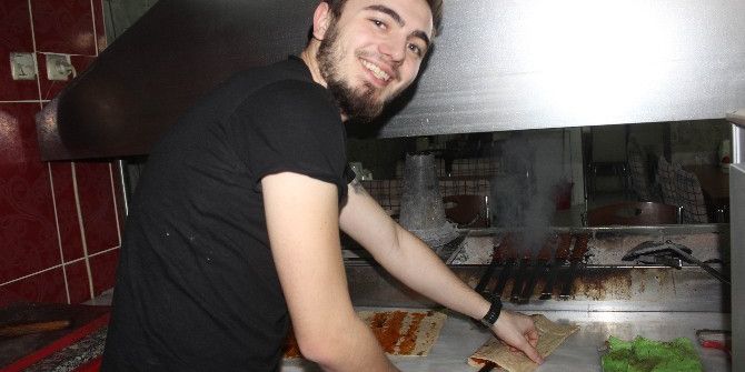 Hem Yaşamayı Hem De Yaşatmayı Öğreniyor