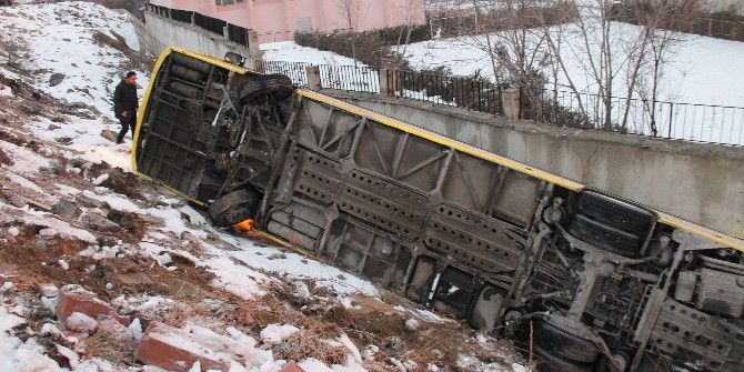 Öğrencileri Taşıyan Otobüs Devrildi: 11 Yaralı
