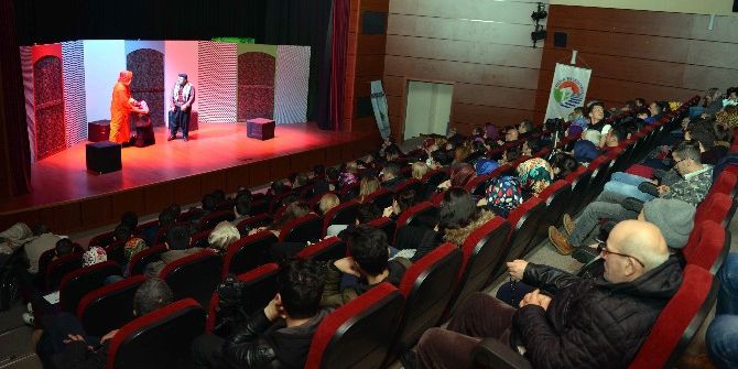 Tuzla Belediyesi, 2 Tiyatronun Galasına Ev Sahipliği Yaptı