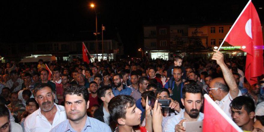 Ahlat’ta 3 Gün Demokrasi Nöbeti Tutulacak