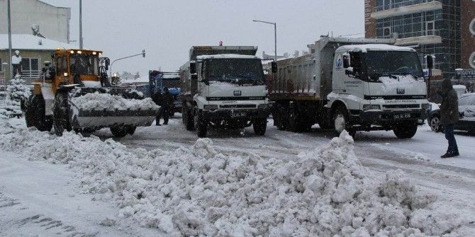 Cihanbeyli’de Karla Mücadele Çalışmaları Sürüyor