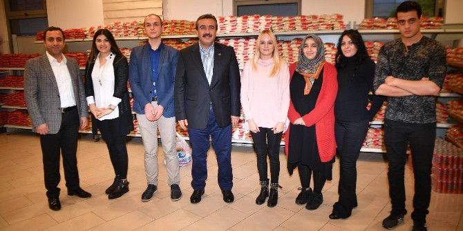 Gıda Bankası İhtiyaç Sahiplerinin Yüzü Gülüyor