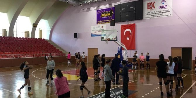Anadolu Yıldızlar Ligi Voleybol İl Karması Seçmeleri Yapıldı