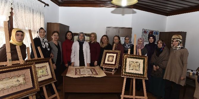 Hat Ve Tezhip’in En Güzel Örnekleri Belmek’lerde
