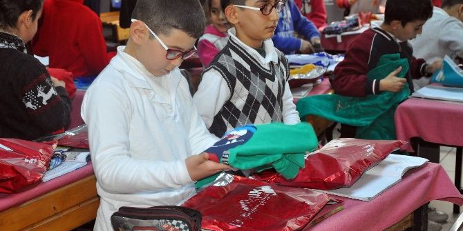 İhtiyaç Sahibi 230 Öğrenciye Kışlık Yardımı