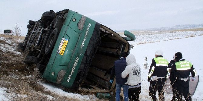 Yozgat’ta İranlı Turistleri Taşıyan Otobüs Devrildi: 6 Yaralı