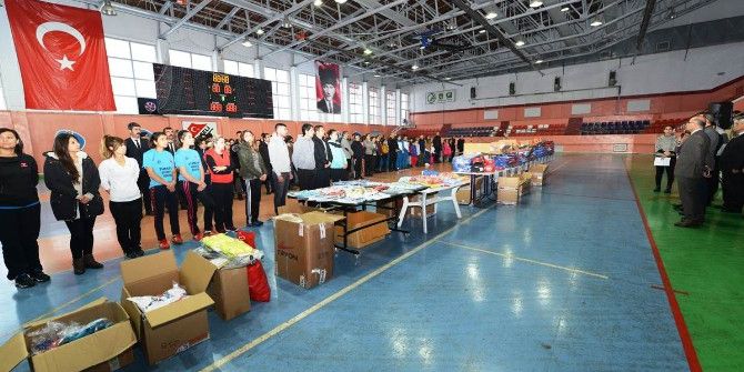 Tunceli’de Öğrencilere Spor Malzemesi Dağıtıldı