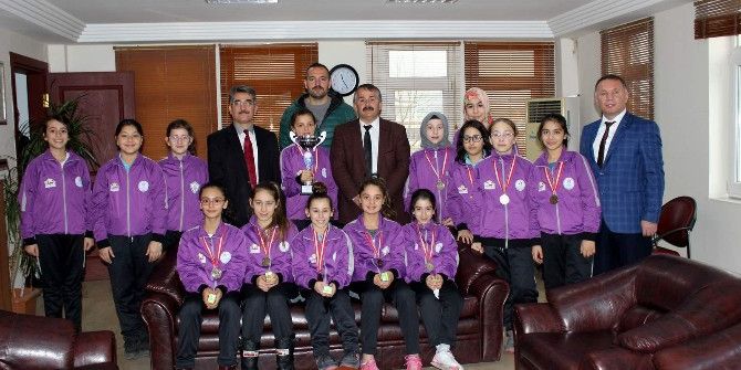 Arifiye’nin Hentbol Yıldızlarından Başkan Karakullukçu’ya Ziyaret