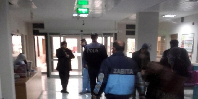 Zabıtayı Darp Eden 3 Kişiyi Polis Linçten Zor Kurtardı