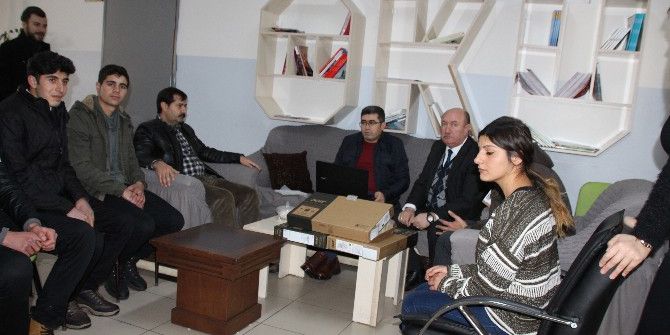 Kaymakam Çetin’den Başarılı Öğrencilere Bilgisayar