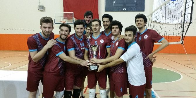 Yalova Üniversitesi Voleybolda Şampiyon