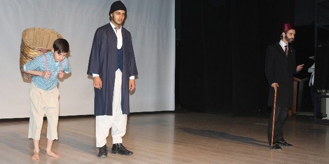 İmam Hatip Öğrencileri Mehmet Akif Ersoy’u Vefatının 80. Yıl Dönümünde Andı