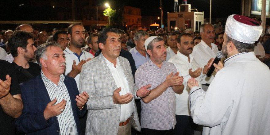 Demokrasi Şehitleri İçin Gıyabi Cenaze Namazı Kılındı